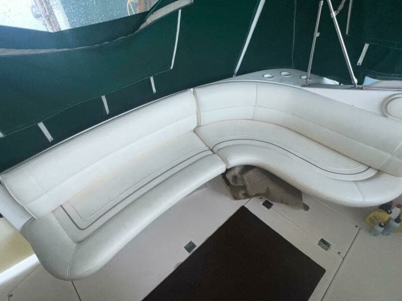 1997 Cruisers Yachts 3575