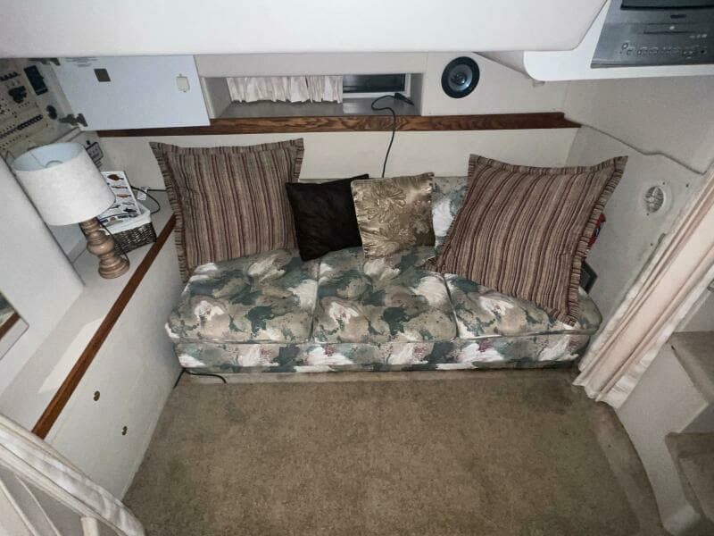 1997 Cruisers Yachts 3575