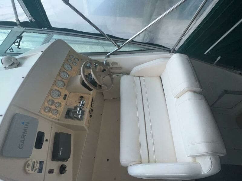 1997 Cruisers Yachts 3575