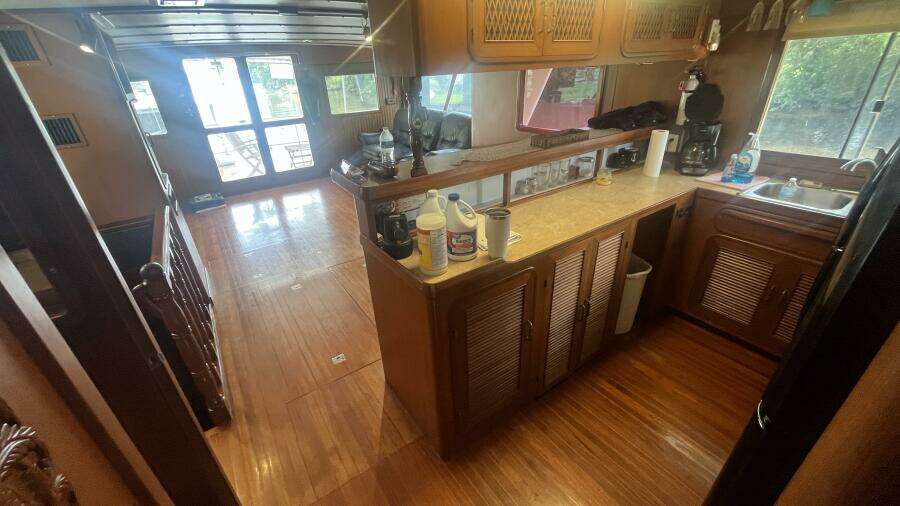 1986 Marine Trader Med Yacht 62 Yachtfish