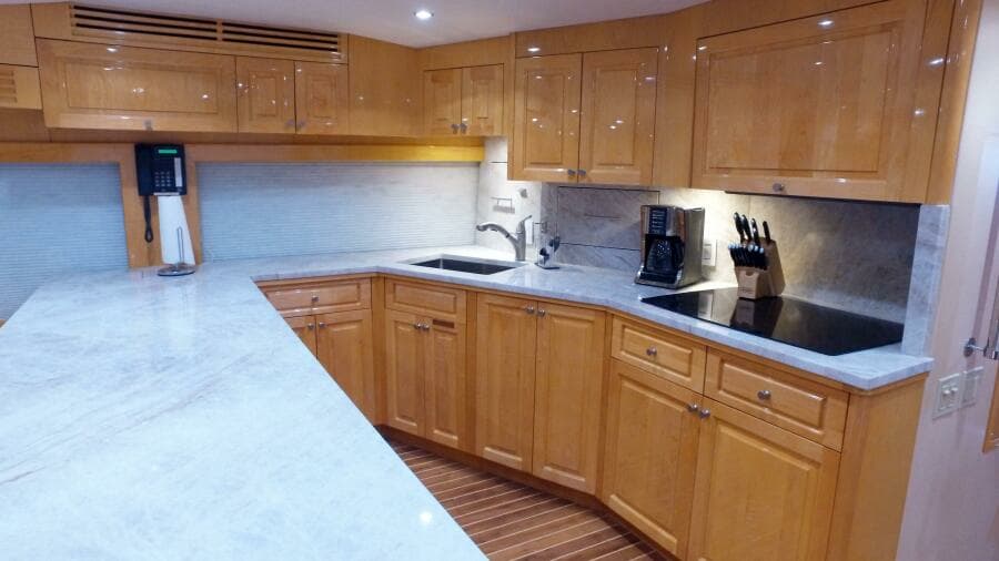 2006 Hatteras 68 Convertible