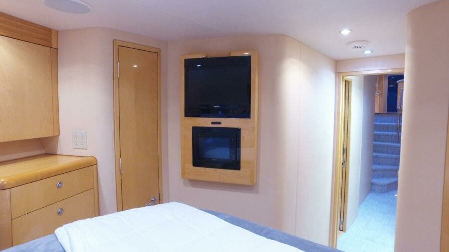 2006 Hatteras 68 Convertible