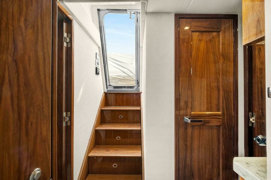 2022 Viking 75 Motor Yacht