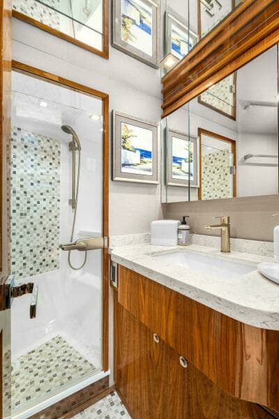 2022 Viking 75 Motor Yacht