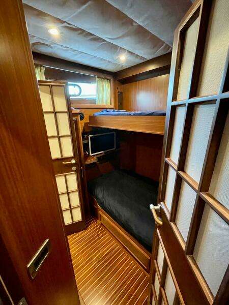 2006 Mochi Craft 74' Dolphin