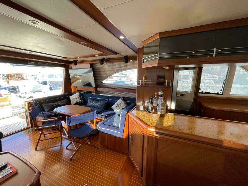 2006 Mochi Craft 74' Dolphin