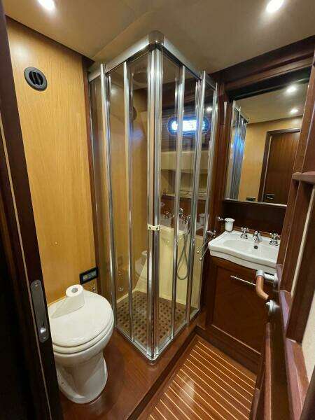 2006 Mochi Craft 74' Dolphin