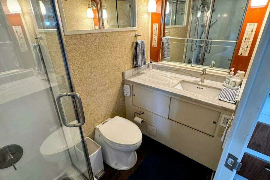 1986 Bertram 58 Flybridge Motor Yacht