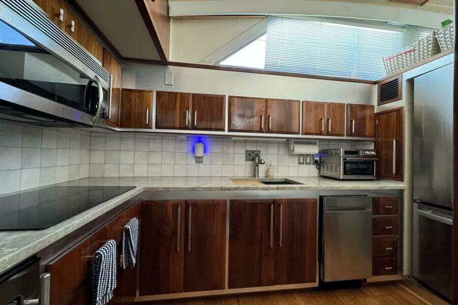 1986 Bertram 58 Flybridge Motor Yacht