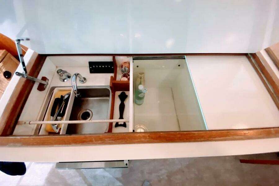 1986 Bertram 58 Flybridge Motor Yacht