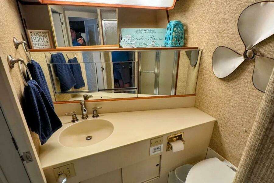 1986 Bertram 58 Flybridge Motor Yacht