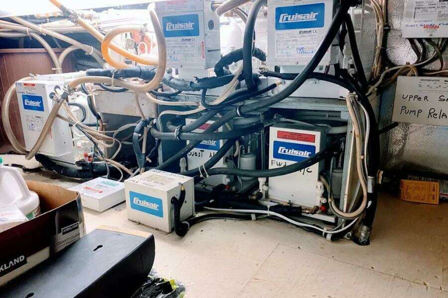 1986 Bertram 58 Flybridge Motor Yacht