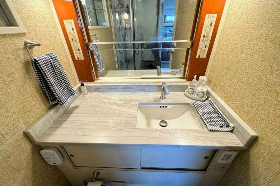 1986 Bertram 58 Flybridge Motor Yacht