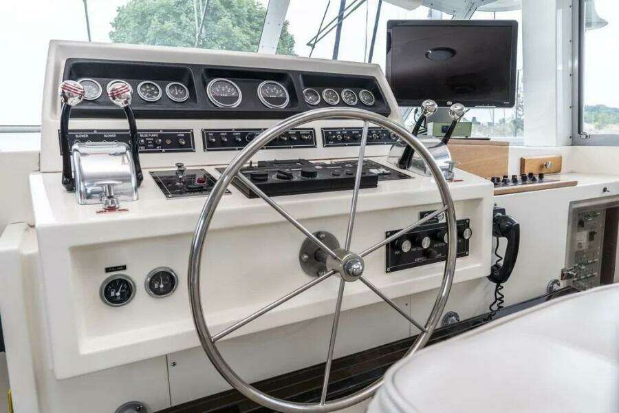 1986 Bertram 58 Flybridge Motor Yacht
