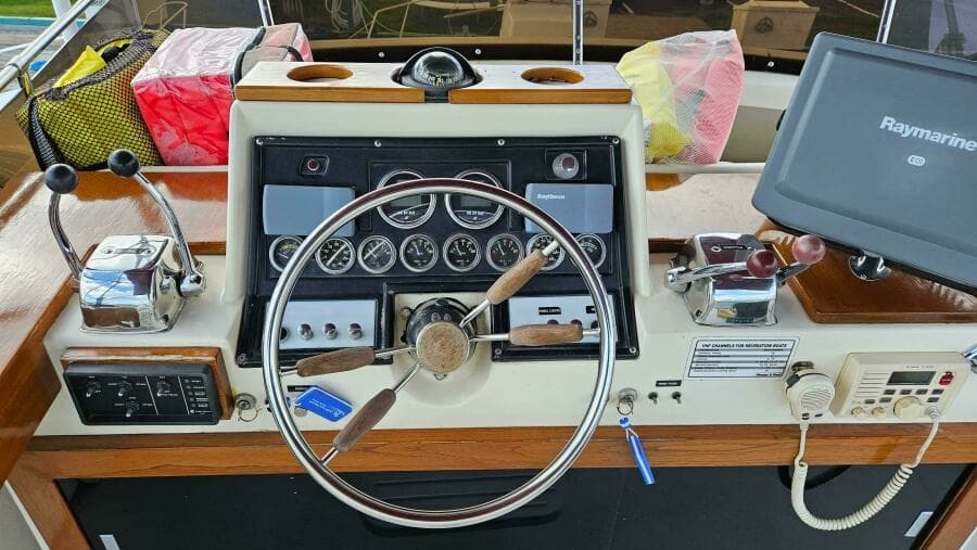 1971 Chris-Craft 47 Commander