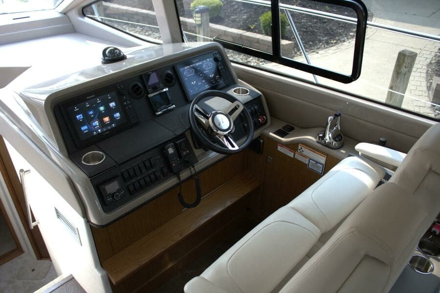 2017 Sea Ray 460 Sundancer