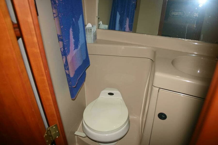 2001 Cruisers Yachts 3750 Motor Yacht