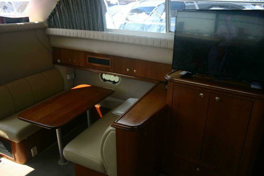 2001 Cruisers Yachts 3750 Motor Yacht