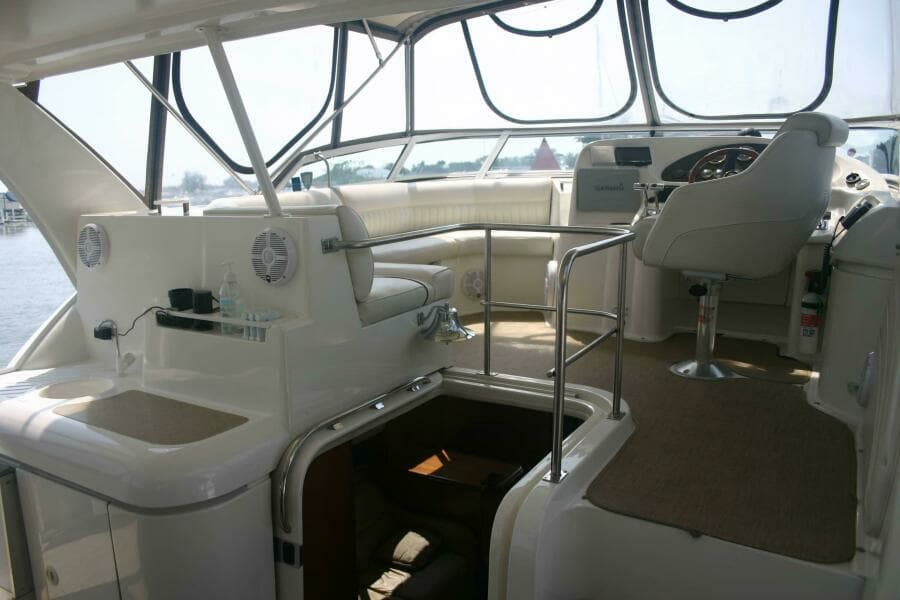 2001 Cruisers Yachts 3750 Motor Yacht