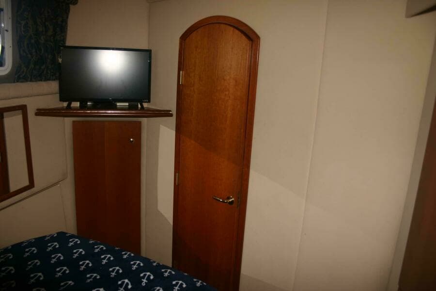 2001 Cruisers Yachts 3750 Motor Yacht