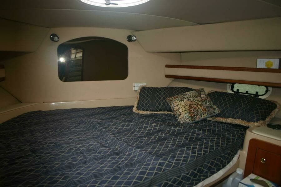 2001 Cruisers Yachts 3750 Motor Yacht