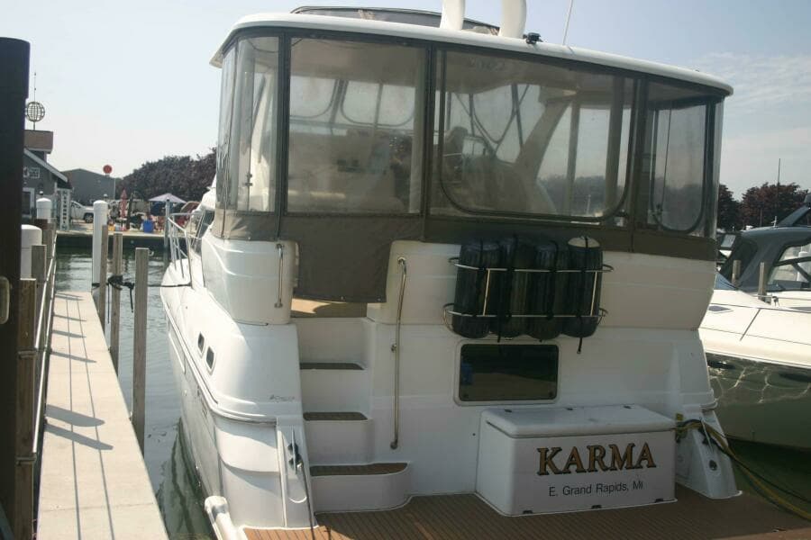 2001 Cruisers Yachts 3750 Motor Yacht