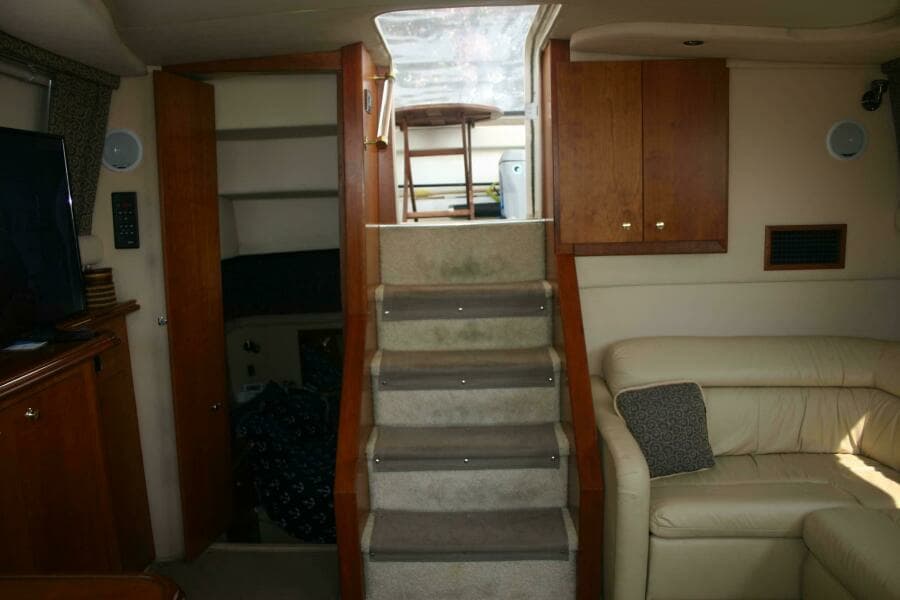 2001 Cruisers Yachts 3750 Motor Yacht