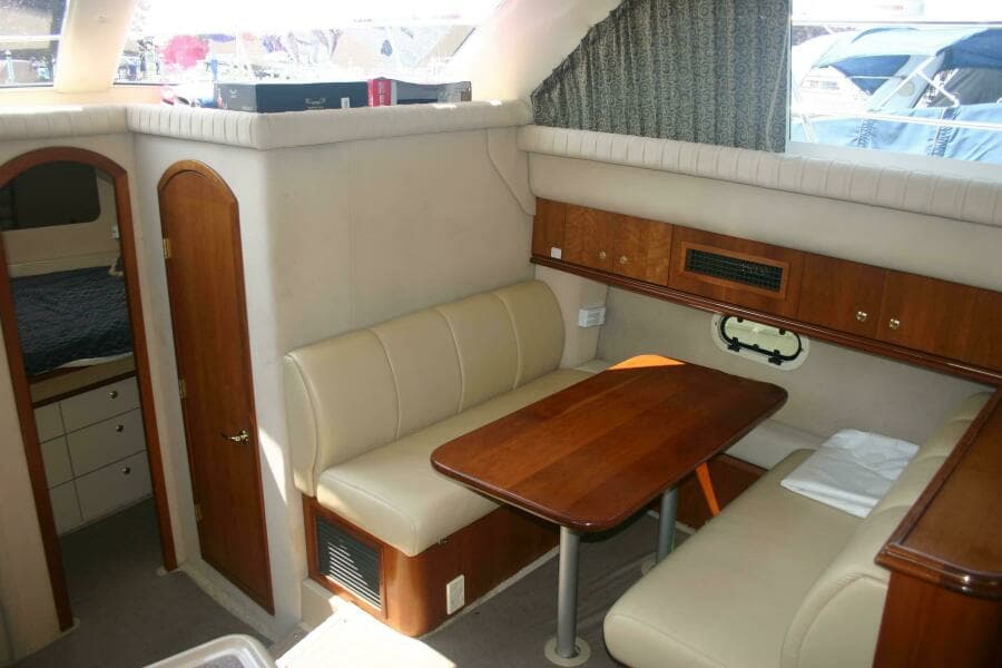 2001 Cruisers Yachts 3750 Motor Yacht