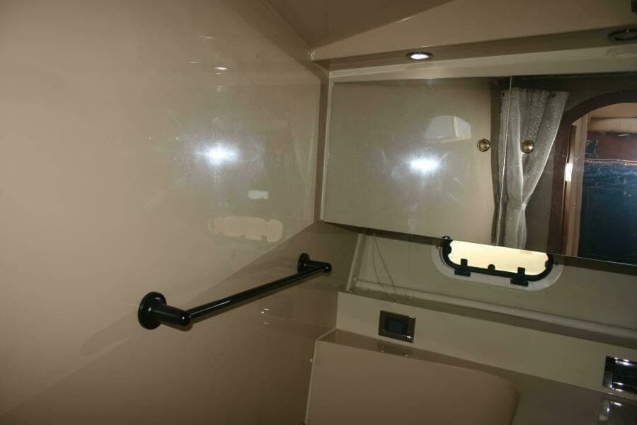 2001 Cruisers Yachts 3750 Motor Yacht