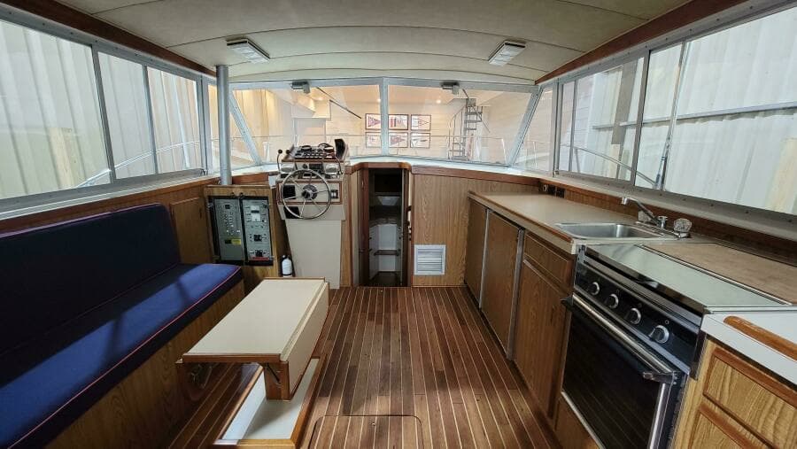 1983 Bertram 33 Flybridge Cruiser