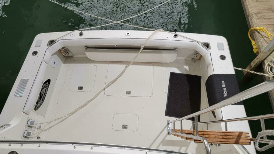 1983 Bertram 33 Flybridge Cruiser