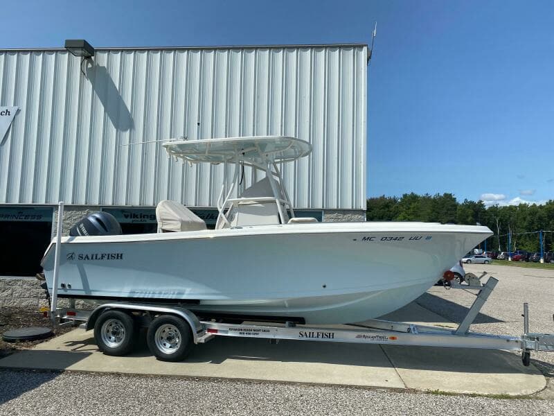 2022 Sailfish 220 Center Console