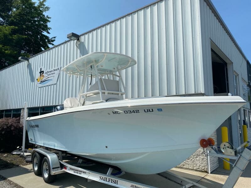 2022 Sailfish 220 Center Console