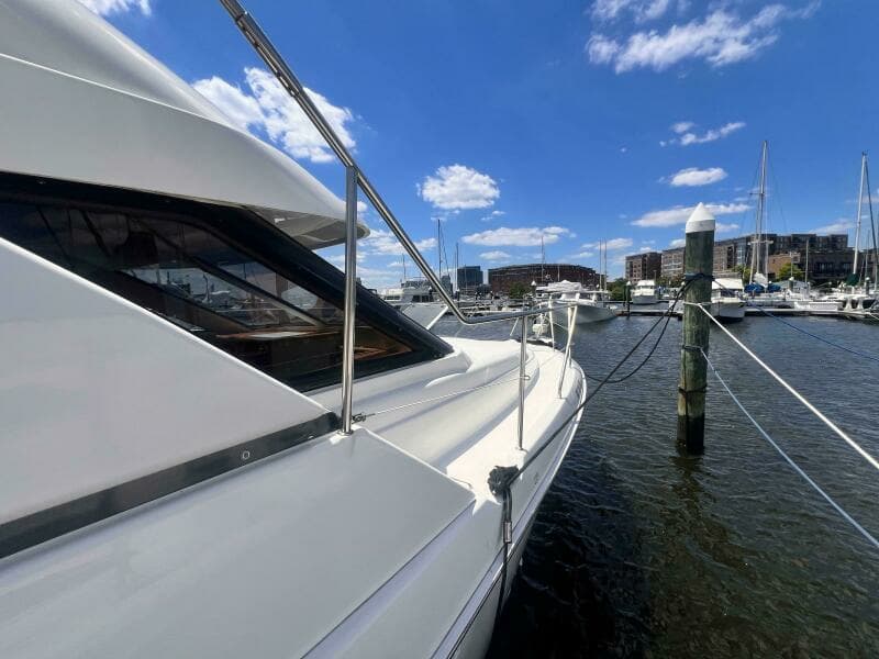 2001 Silverton 352 Motor Yacht