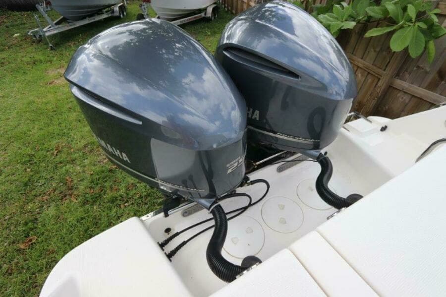 2017 Robalo R260 Center Console