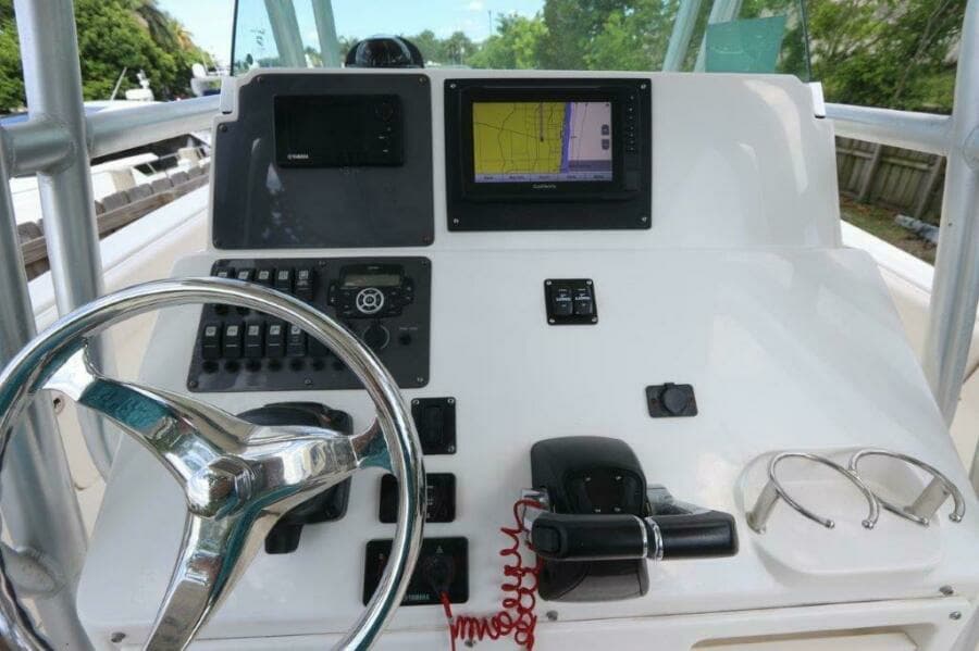 2017 Robalo R260 Center Console