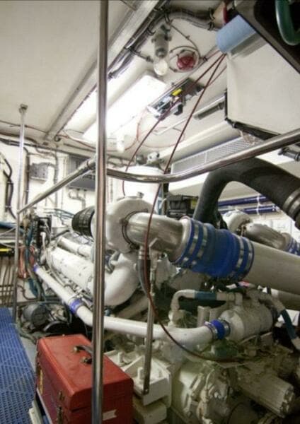 1994 Hatteras 70 Cockpit Motor Yacht