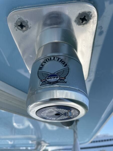 2018 Invincible 42 Center Cabin