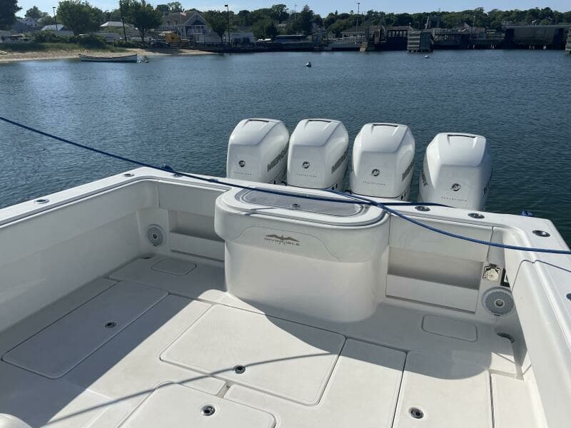 2018 Invincible 42 Center Cabin