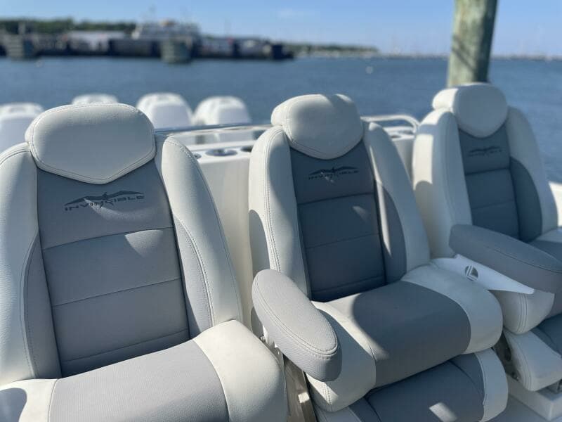 2018 Invincible 42 Center Cabin
