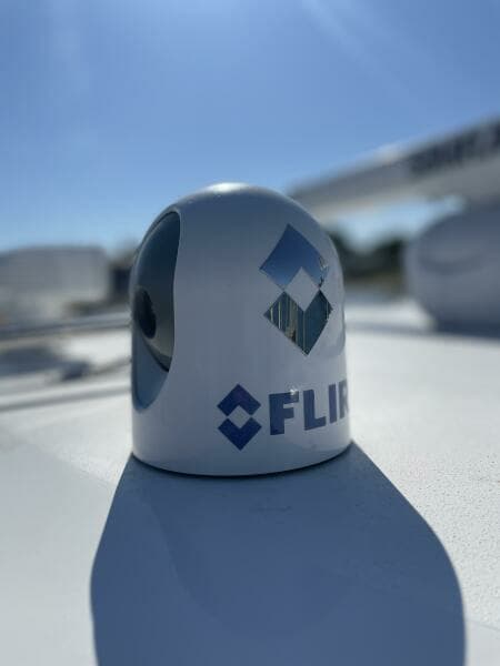 2018 Invincible 42 Center Cabin