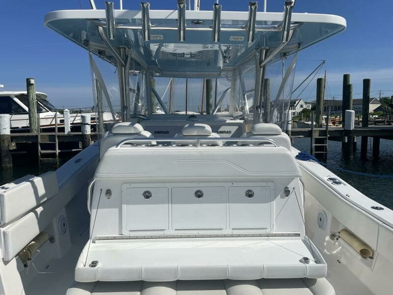 2018 Invincible 42 Center Cabin
