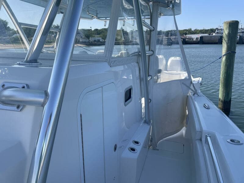 2018 Invincible 42 Center Cabin