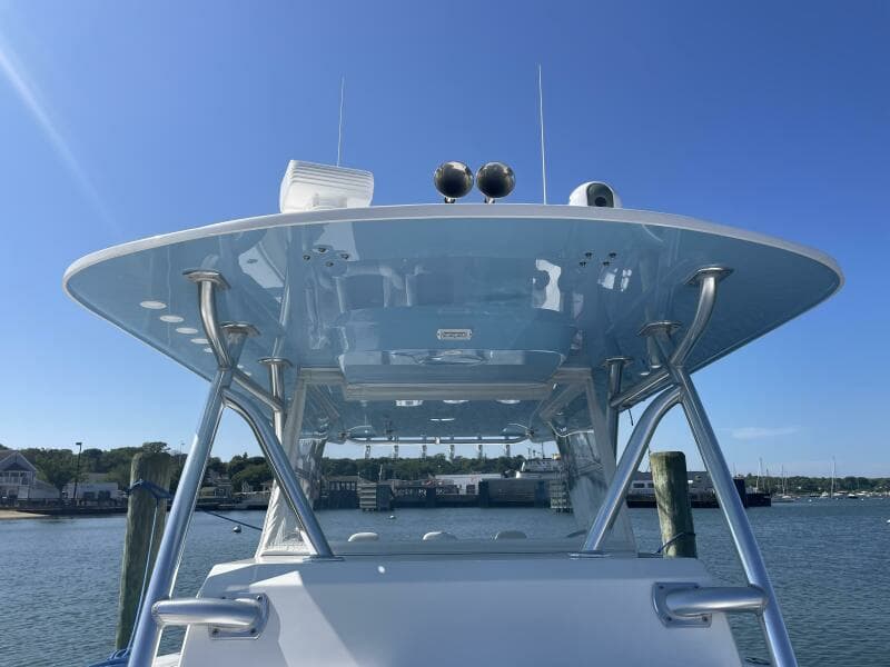 2018 Invincible 42 Center Cabin