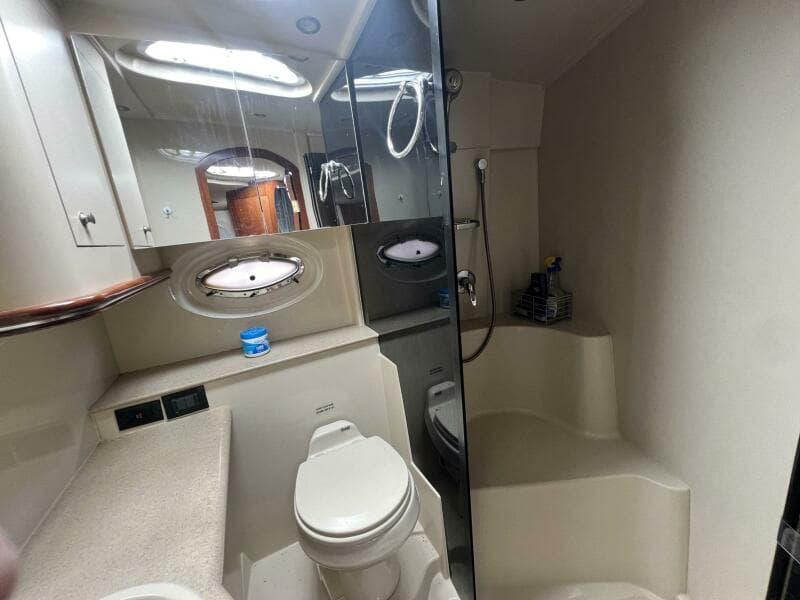 2007 Cruisers Yachts 370 Express