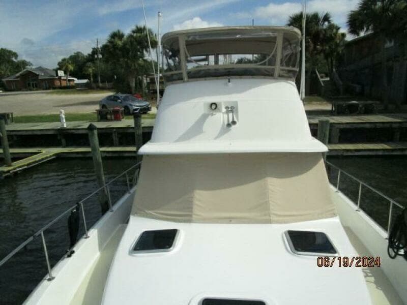 40' Mainship foredeck aft