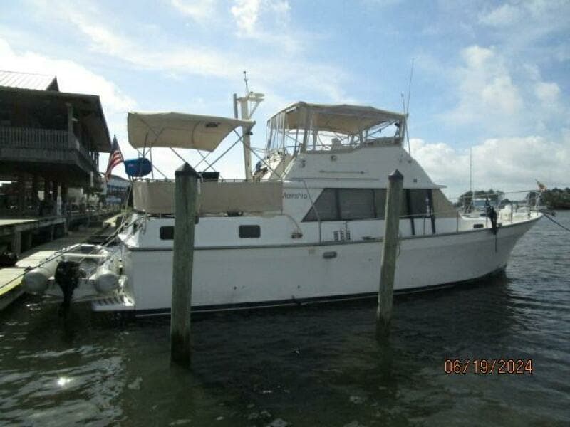 40' Mainship starboard profile