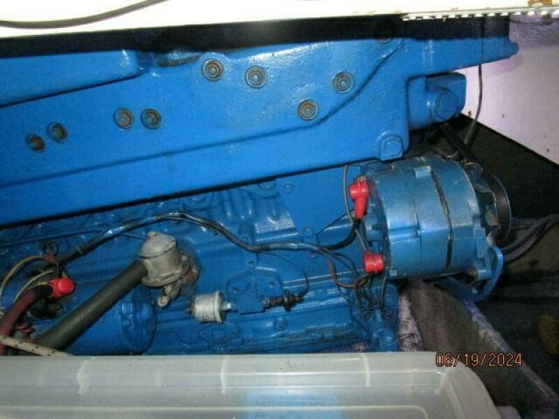 40' Mainship port main engine