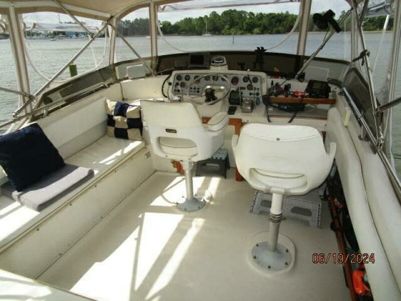 40' Mainship flybridge forward