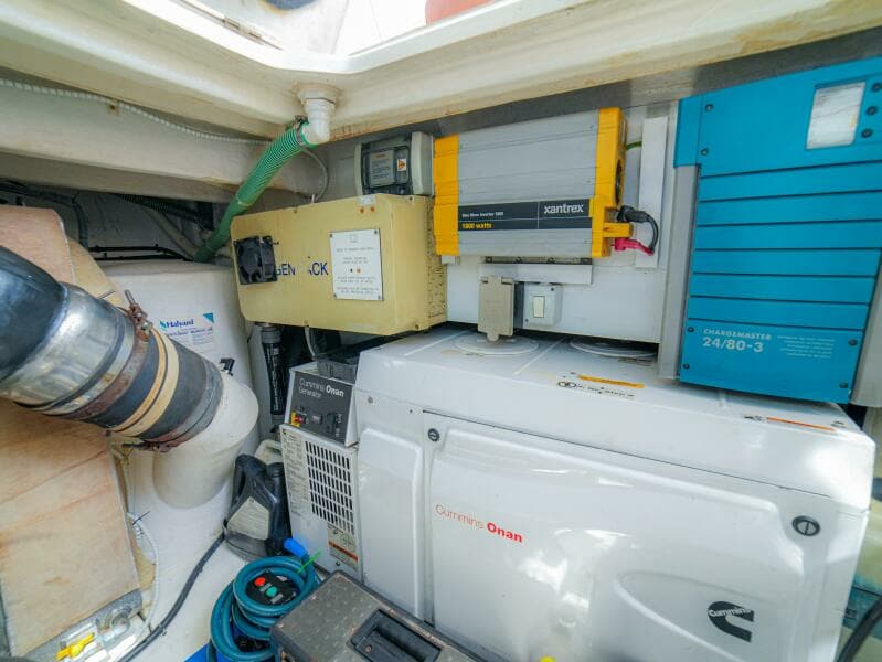 50  Fairline 2014 Cruiser "YOLO" - Engine Room